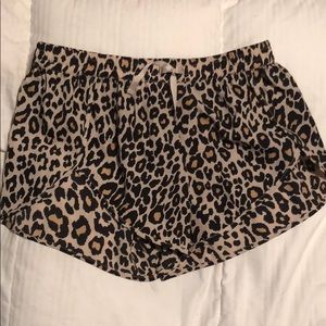 Finders keepers leopard short